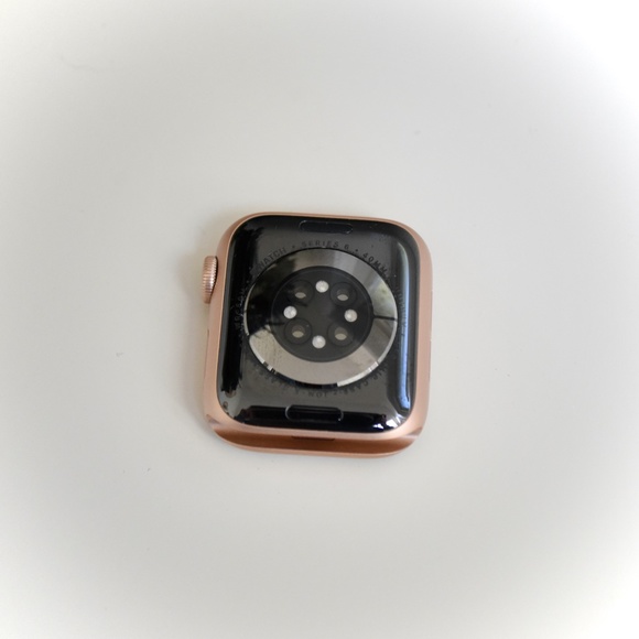 Apple Watch Series 6 40mm (Rose Gold) Bundle - Picture 5 of 6